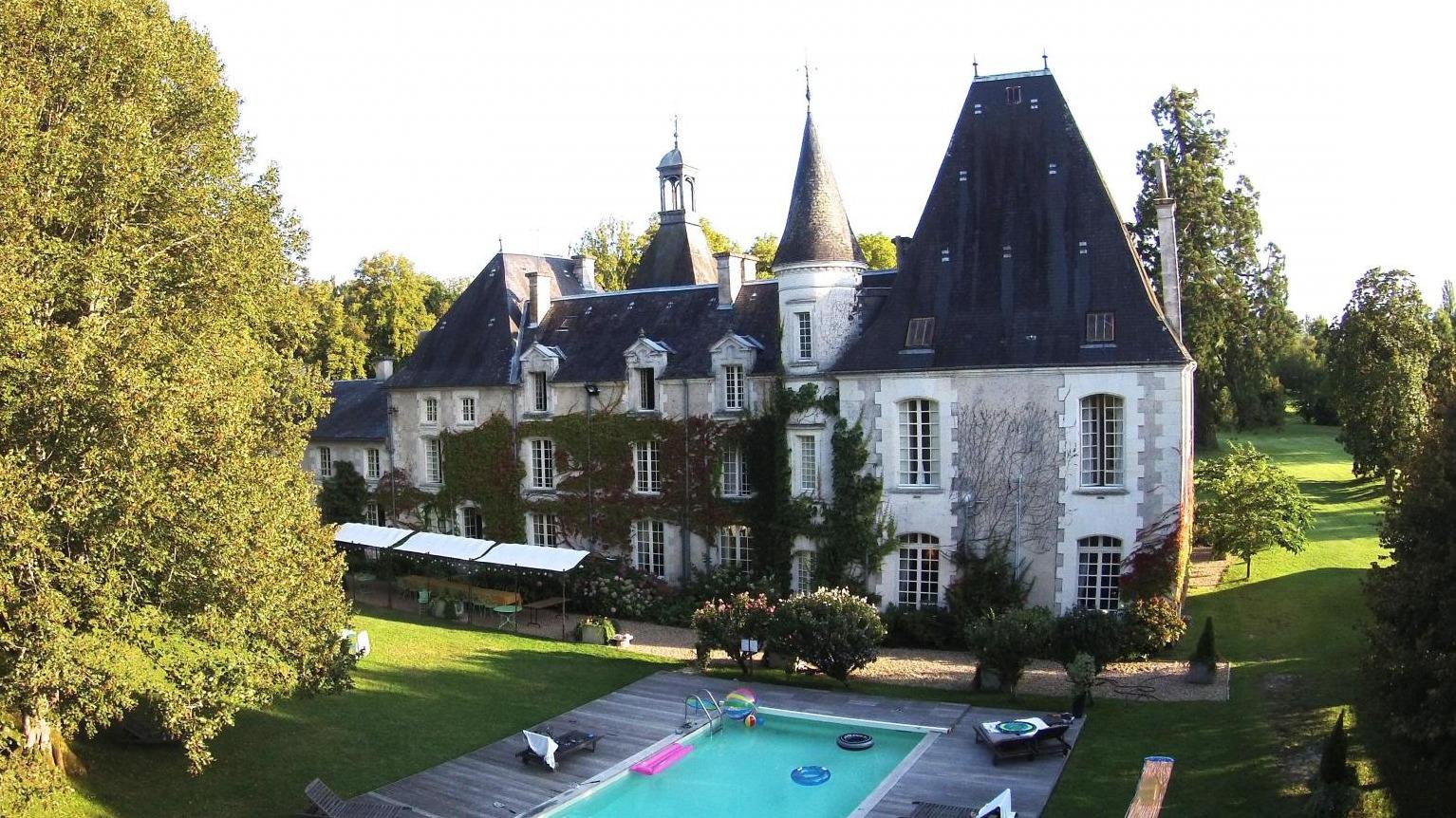 Location De Chateau Dordogne Bordeaux Aubeterre Sur Dronne Chateau Le Mas De Montet Organisation Mariage Location De Domaine