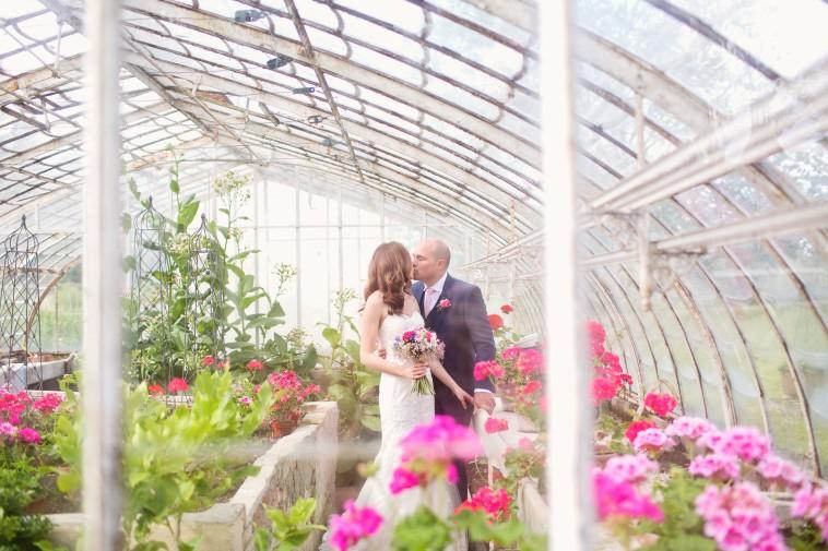 lieu de mariage france couple dans la serre